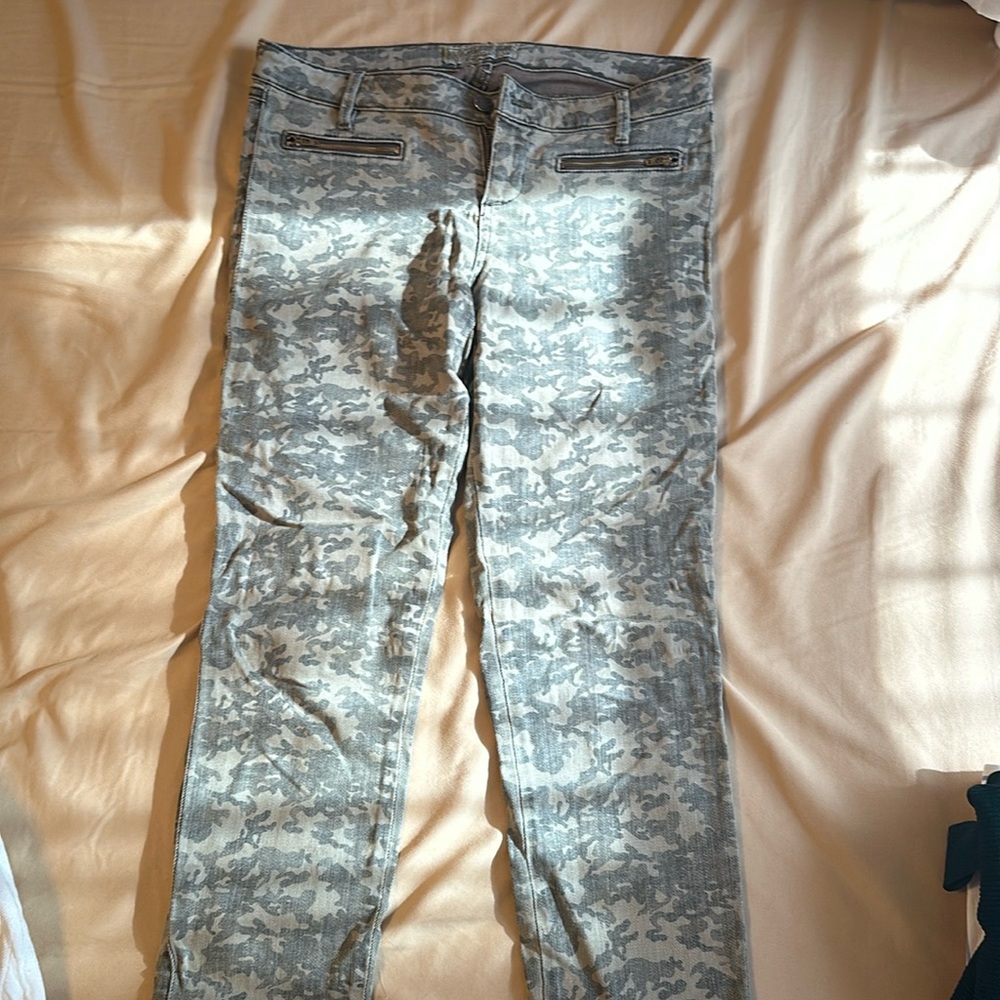 Guess army print skinny jeans